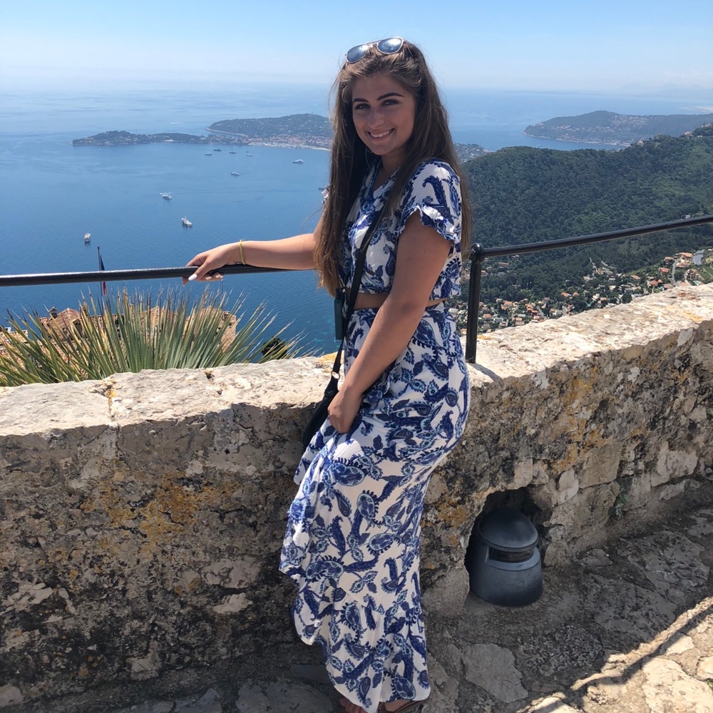 Meet your Posher, Arielle